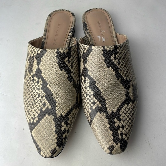 Banana Republic Demi Slides 8 - Picture 1 of 9